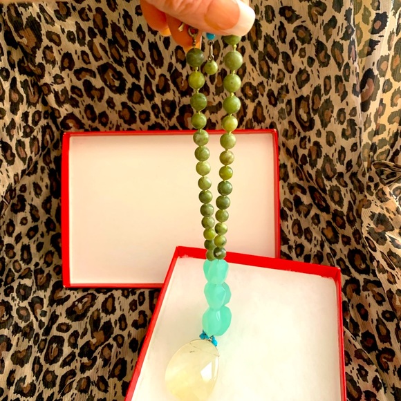 MULTI COLOR CRYSTAL STONE NECKLACE TALBOTS - Picture 6 of 9